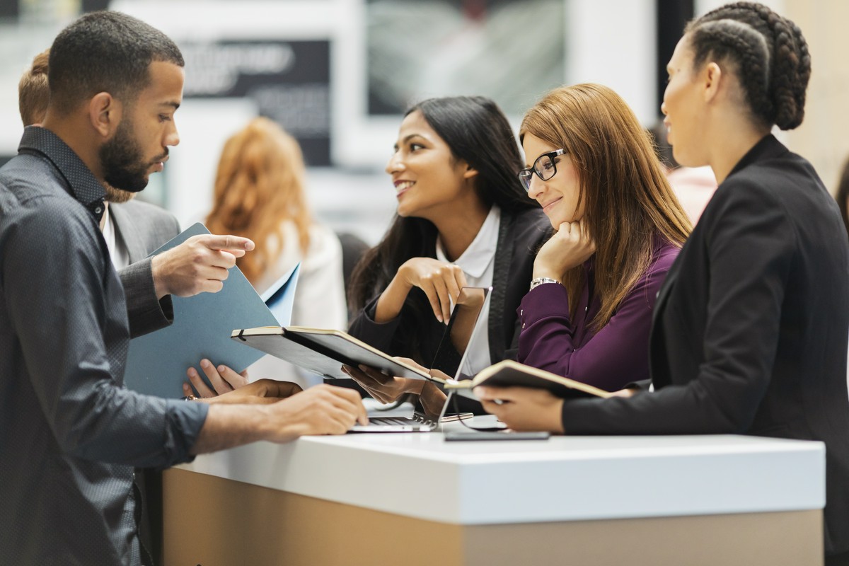 zabudowa stoisk wystawienniczych